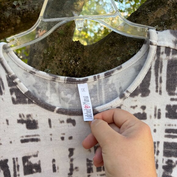 Latched Mama Nest Nursing Tunic in Abstract Slate (Maternity or Nursing Friendly - Picture 2 of 5